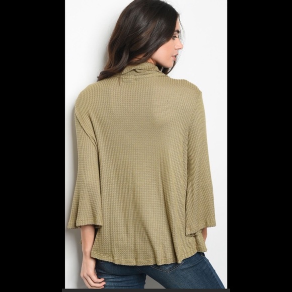 New Olive Waffle Bell Sleeve Top Size Small - Picture 5 of 7